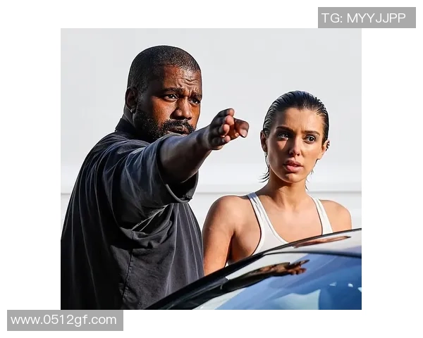 足球明星妻子惊艳亮相美丽照片引发热议网友纷纷点赞称赞其气质与风采